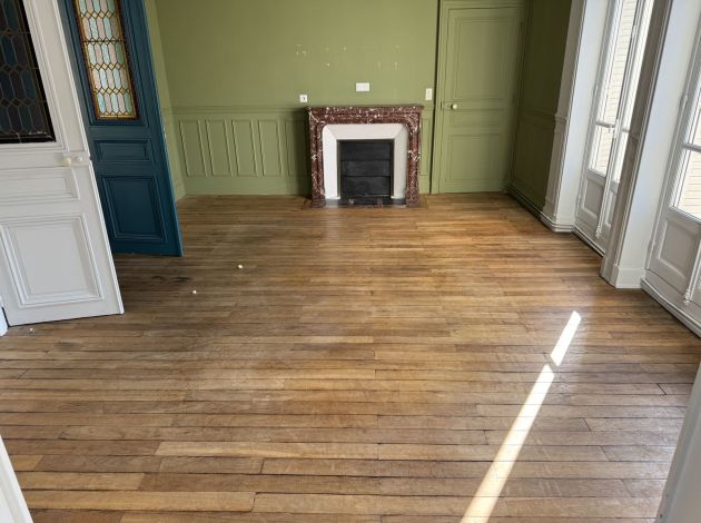 Salon à cheminée – Rénovation intérieure, chantier FK Probat
