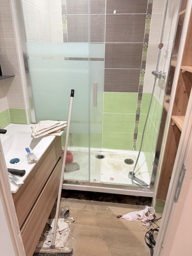 Douche en cours de finition – Douche, chantier FK Probat