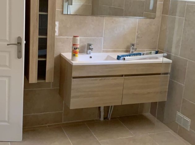 Meuble vasque suspendu – Salle de bain, chantier FK Probat