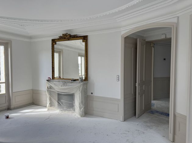 Cheminée et boiseries – Appartement ancien, chantier FK Probat