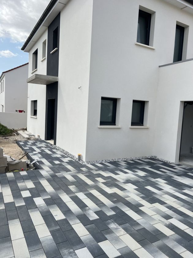 Allée pavée – Extérieur, chantier FK Probat
