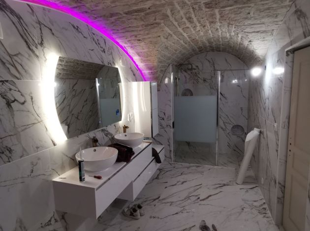 Salle de bain voûtée en marbre – Salle de bain, chantier FK Probat